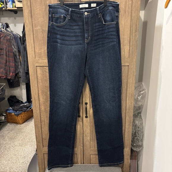 Kancan Signature Denim Kurvy Mid Rise Straight Size 32 Jeans - Picture 1 of 9